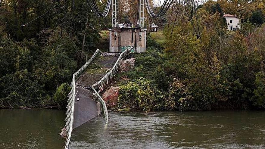 Dos morts en ensorrar-se un pont a Tolosa