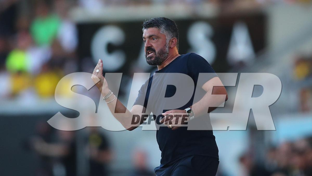 Gennaro Gattuso da instrucciones desde el banquillo