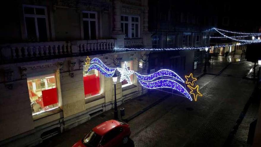 Luces de Navidad encendidas cuatro días después de Reyes