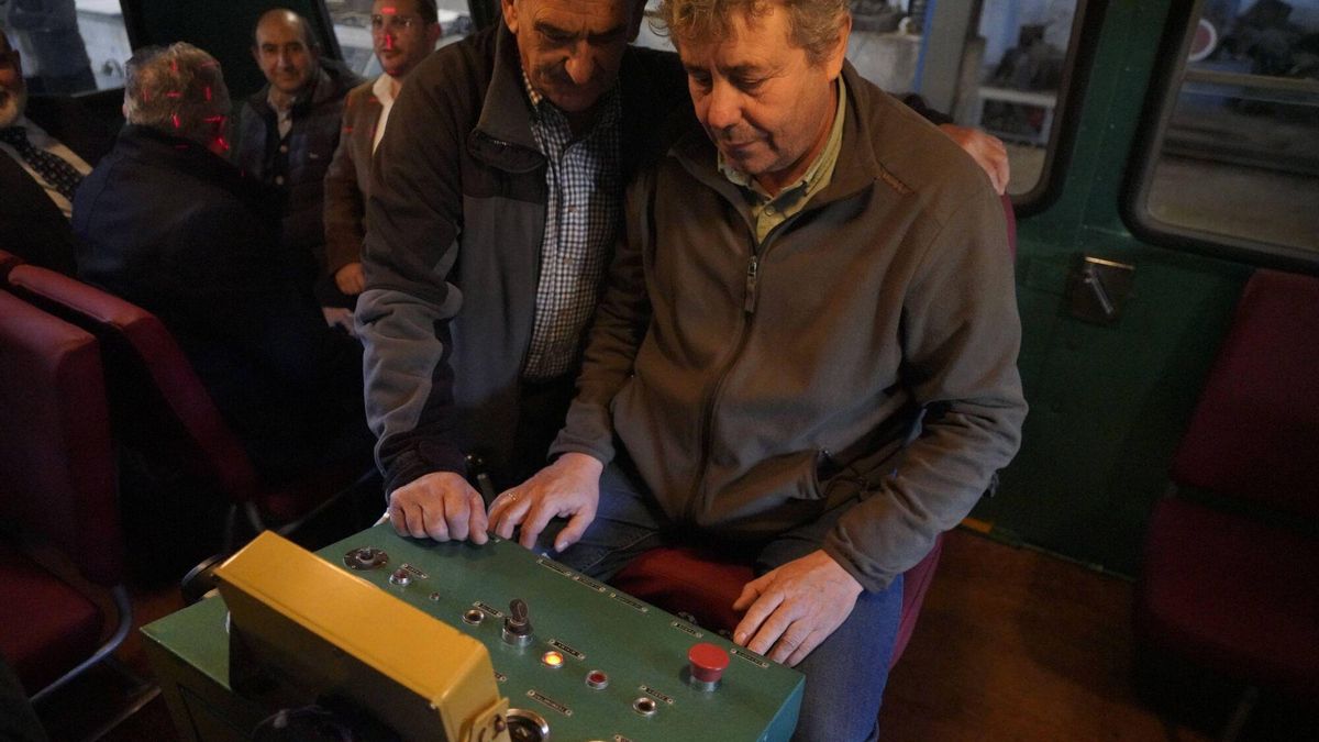Integrantes de la Asociación Ferroviaria Zamorana en un acto divulgativo en Zamora.