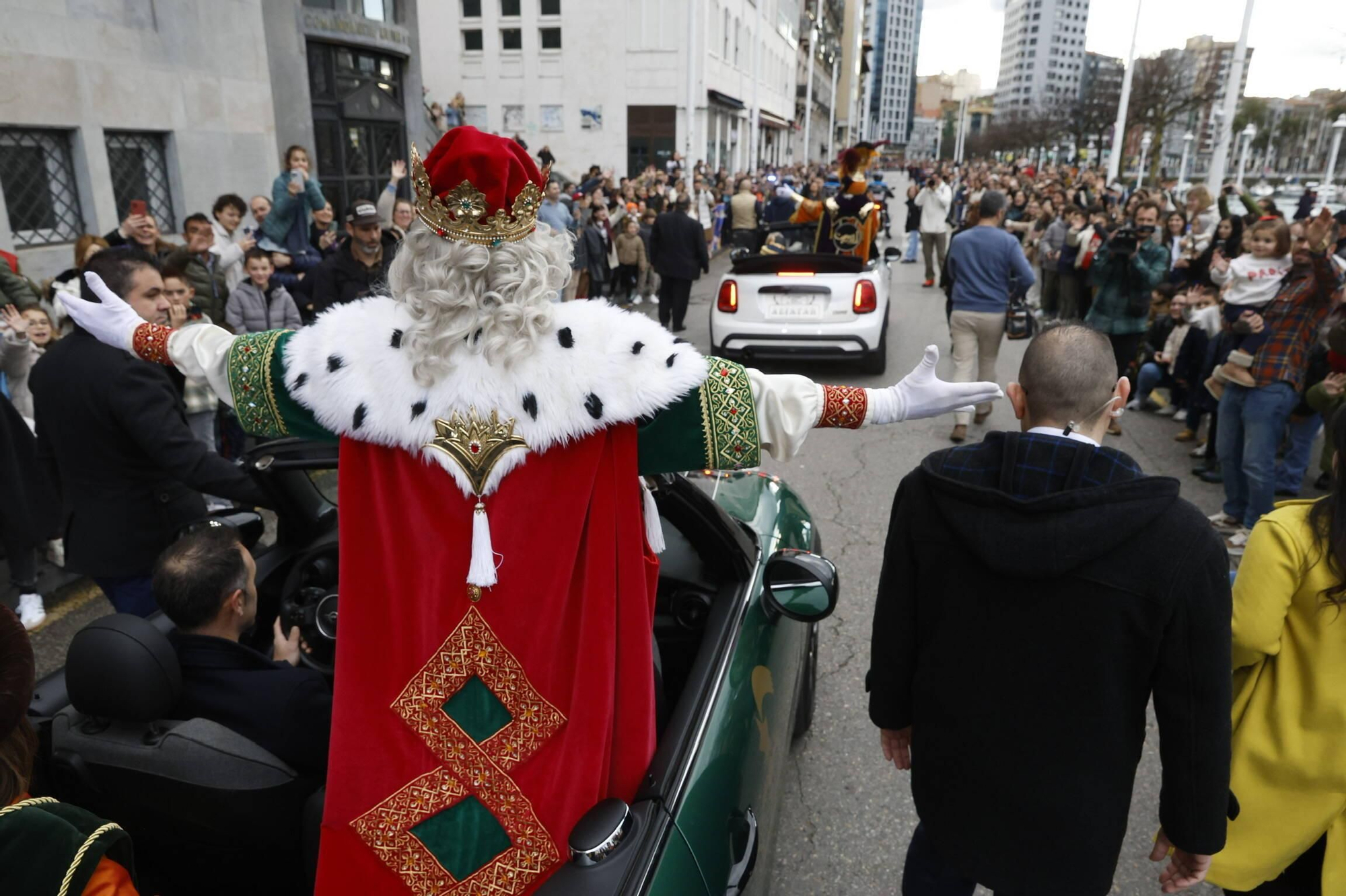 En imágenes: Los Reyes Magos desembarcan en Gijón