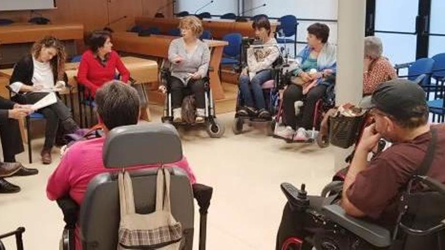 Olesa reclama a la Generalitat que el bus a Barcelona sigui més accessible