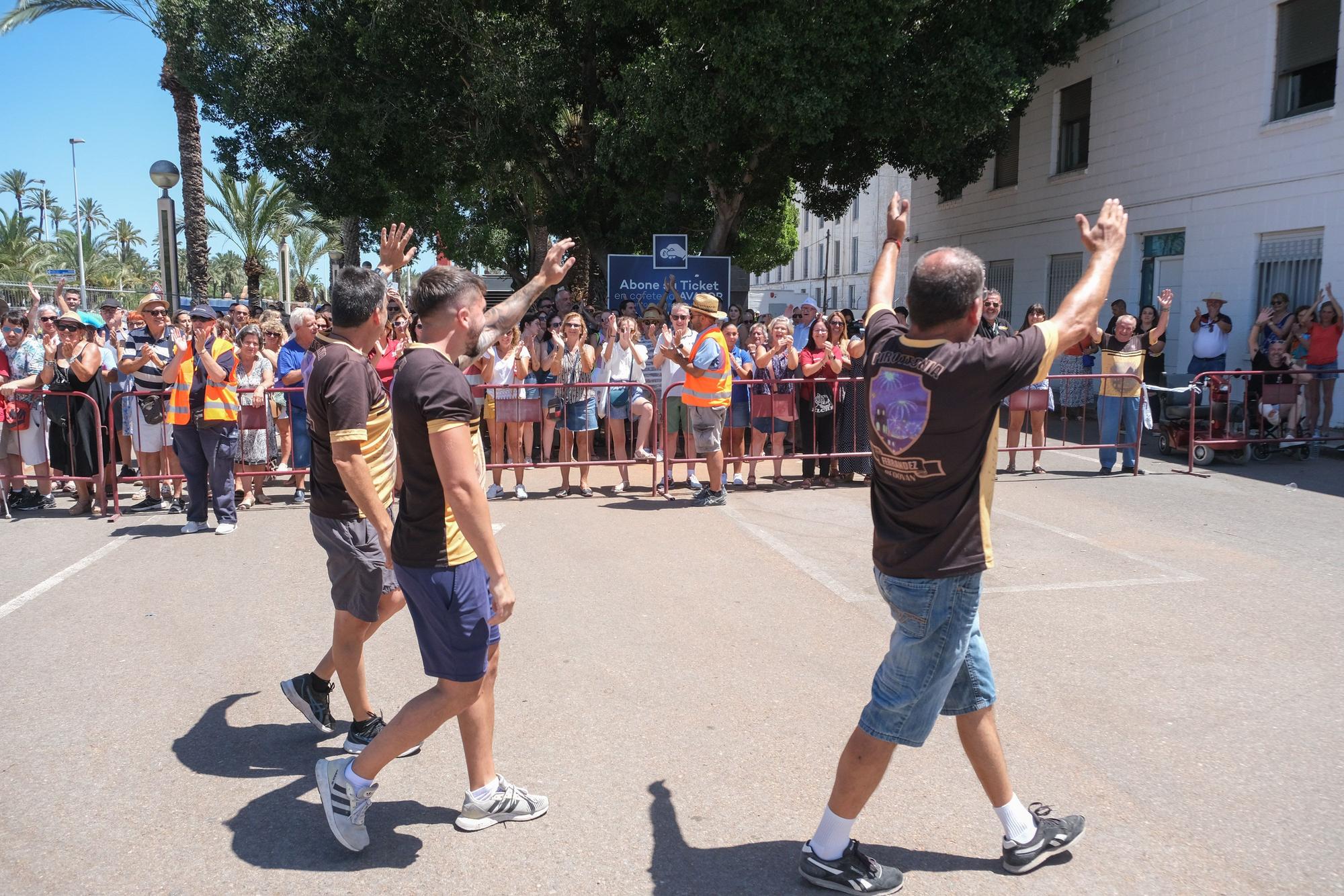 Así ha sido la primera mascletá a concurso de Pirotecnia Ferrández para las fiestas de Elche