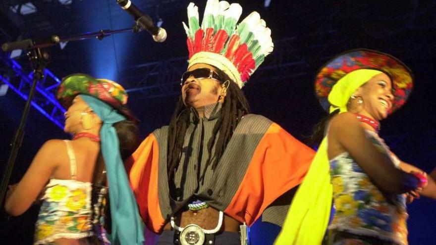 Carlinhos Brown, durante su concierto en el Coliseum en 2005.