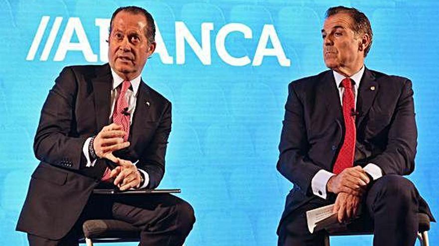 Juan Carlos Escotet y Fernando Vidal, presidentes de Abanca y Deportivo, durante su comparecencia en la sede de Abanca Seguros en enero.