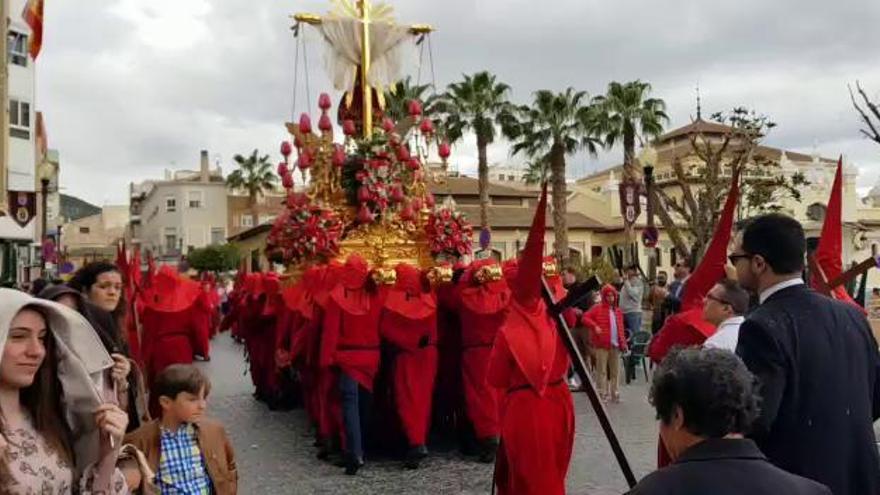 La lluvia precipita el final de la procesión en Cieza