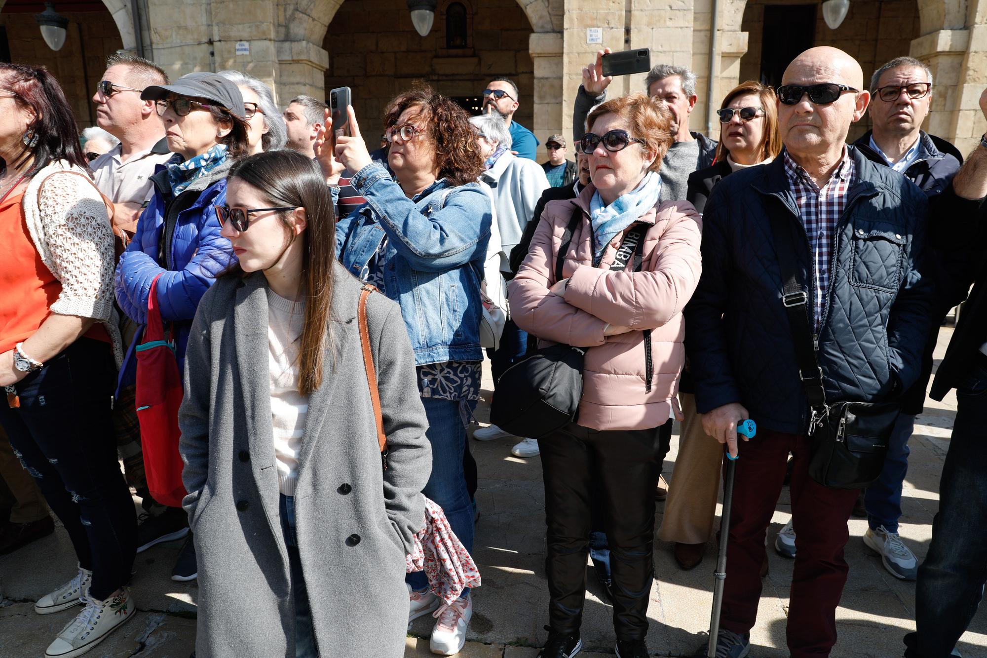 EN IMÁGENES: La tamborrada del Viernes Santo en Avilés