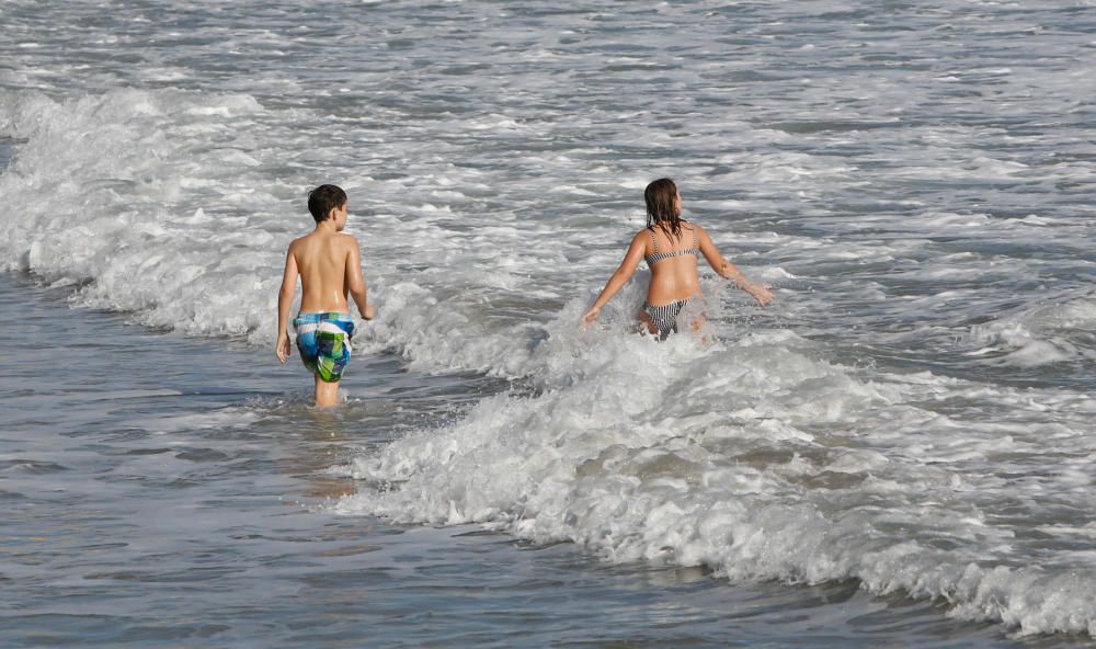 Baños en la playa el 8 de diciembre