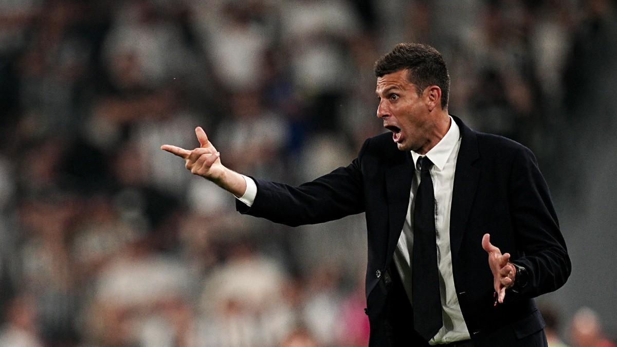 Motta dando instrucciones durante un partido