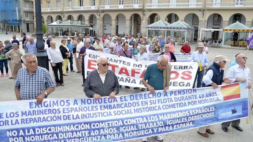 Una de las protestas de la asociación Long Hope en María Pita.