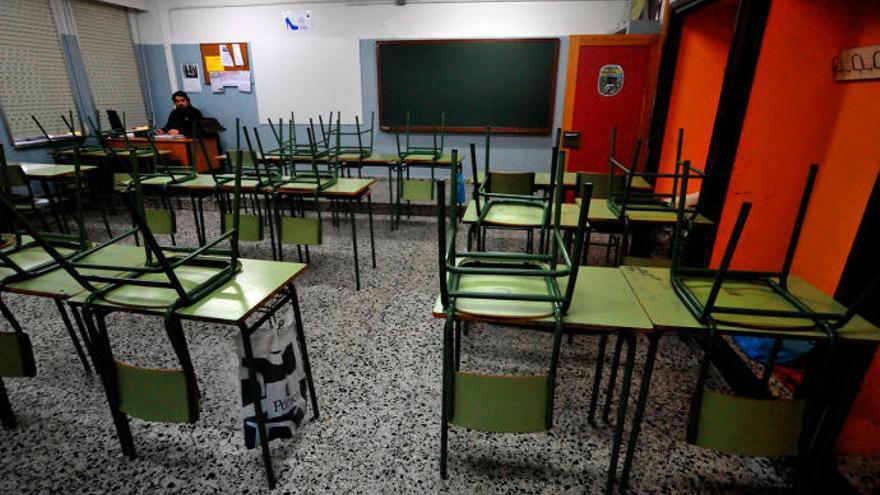 Clases vacías de un colegio gallego en una huelga previa // I. Abella