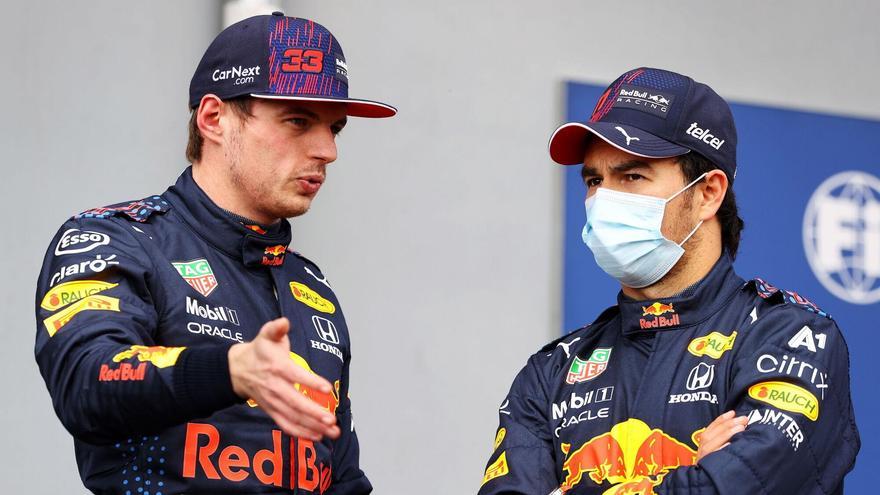 Checo Pérez, junto a Max Verstappen