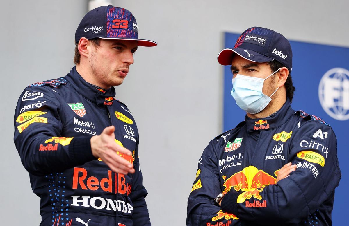 Checo Pérez, junto a Max Verstappen
