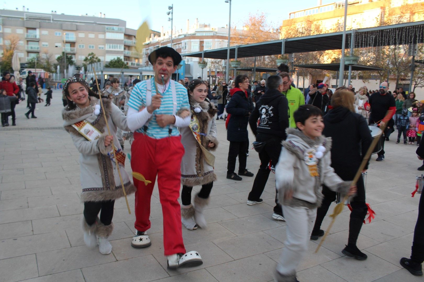 El Día de Peñas y el desfile infantil de disfraces de las fiestas de Benicàssim, en imágenes