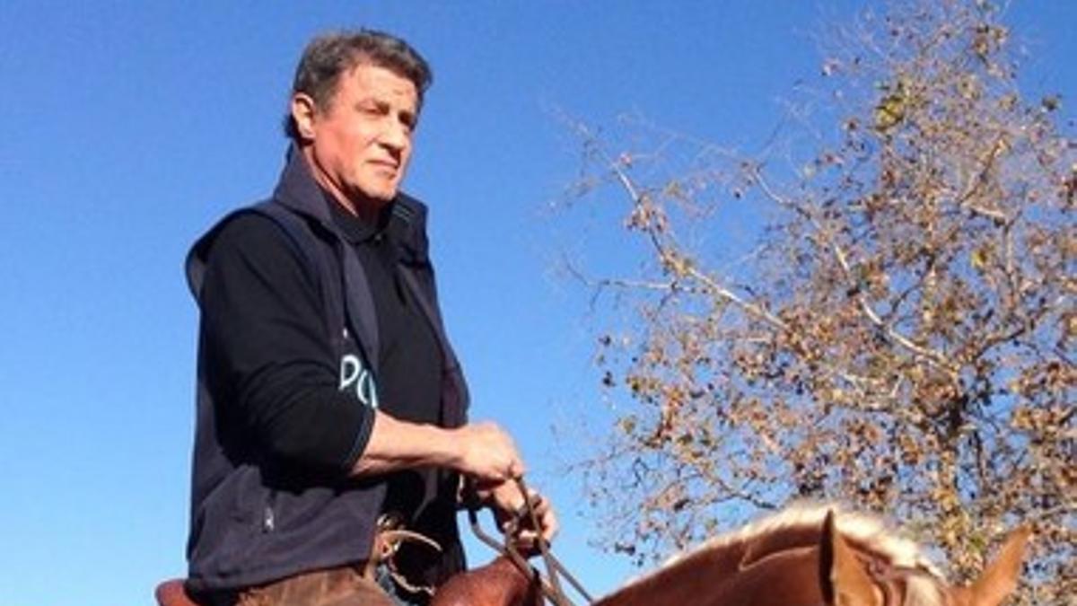 Sylvester Stalone en un paseo a caballo.