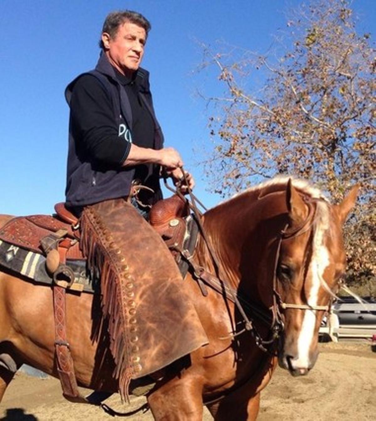 Sylvester Stallone en un passeig a cavall. Sylvester Stallone en un passeig a cavall.