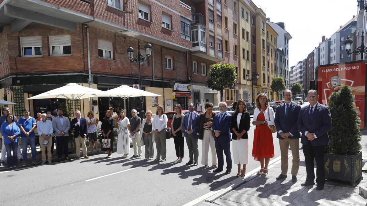 Oviedo evoca a la "España que lloró unida" por Miguel Ángel Blanco y a que los etarras "no gobiernen más", en imágenes