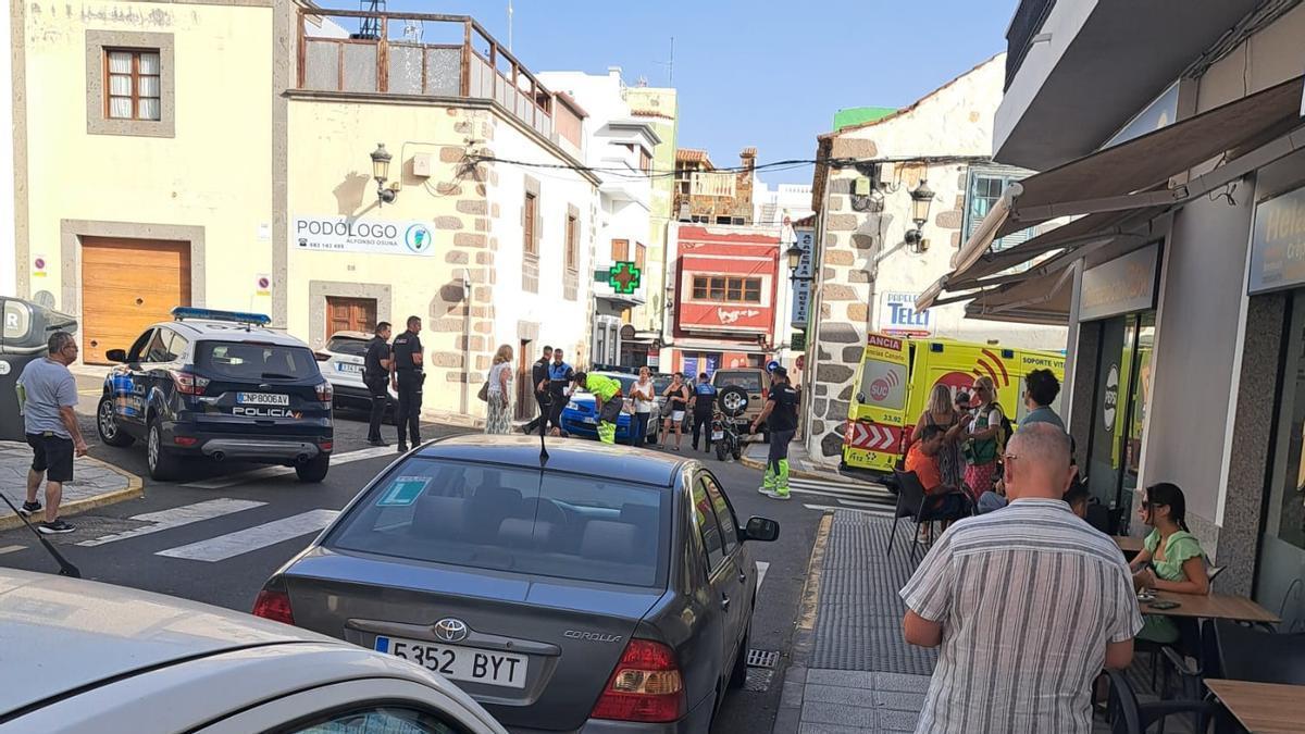 Un motorista resulta herido tras una colisión con un turismo en el barrio de San Juan, en Telde
