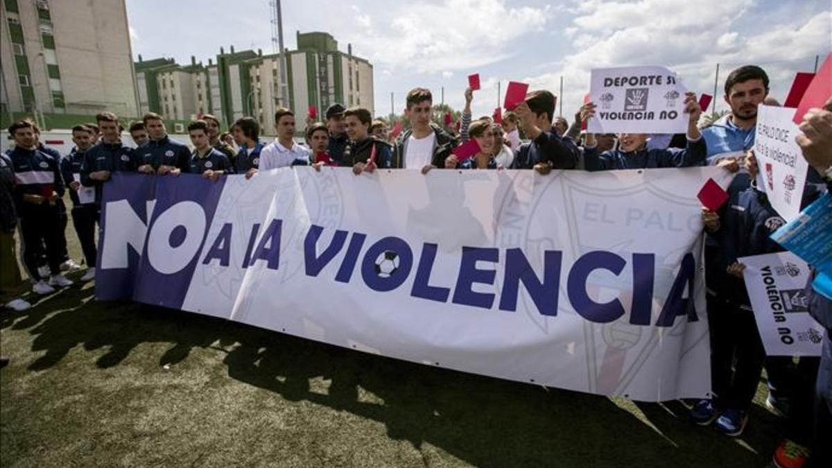 Manifestación en el campo de El Palo