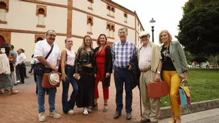 Ambiente en la primera de abono en El Bibio, "familiar, seria y con caras conocidas"