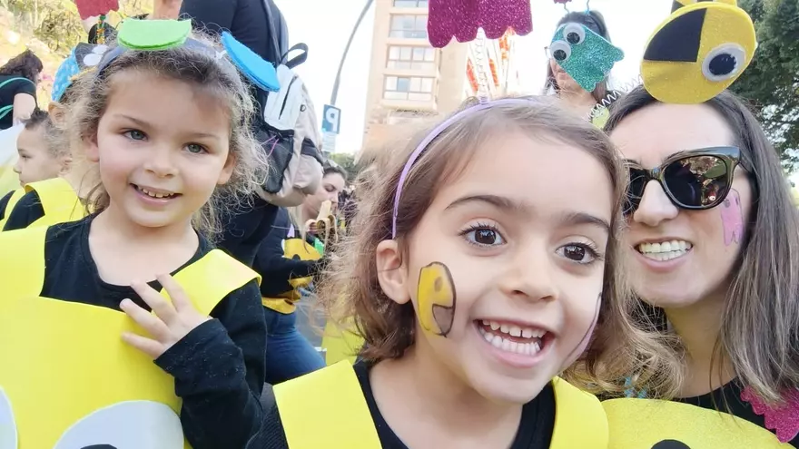 La sardina de la inclusión pasea por las calles de Santa Cruz
