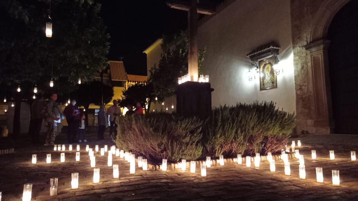 Primeros visitantes al festival de Cañete.