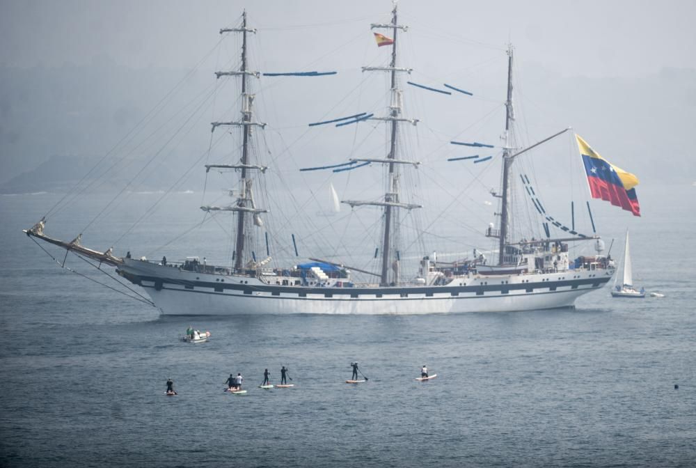 La Regata de Grandes Veleros abandona a A Coruña