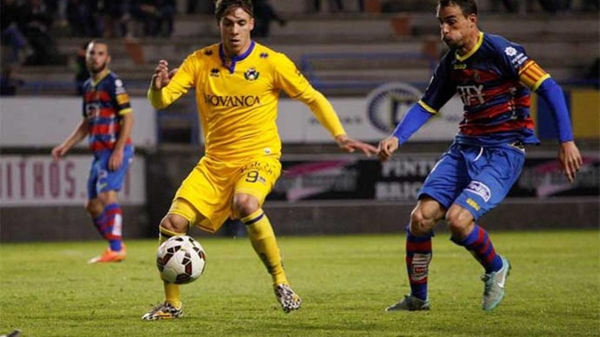 Kiko Femenía, con la camiseta del Alcorcón, en el partido que jugó contra el Llagostera la pasada temporada