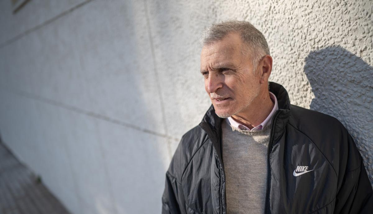 Antonio Corgos, excampeón de España de salto de longitud, fotografiado en un parque de Barcelona.
