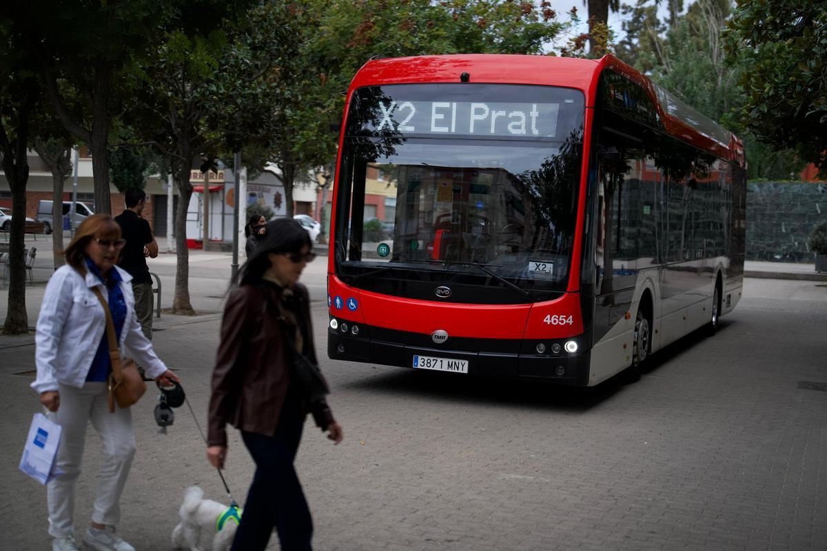 TMB pone en marcha la X2 (El Prat-BCN), su segunda línea exprés