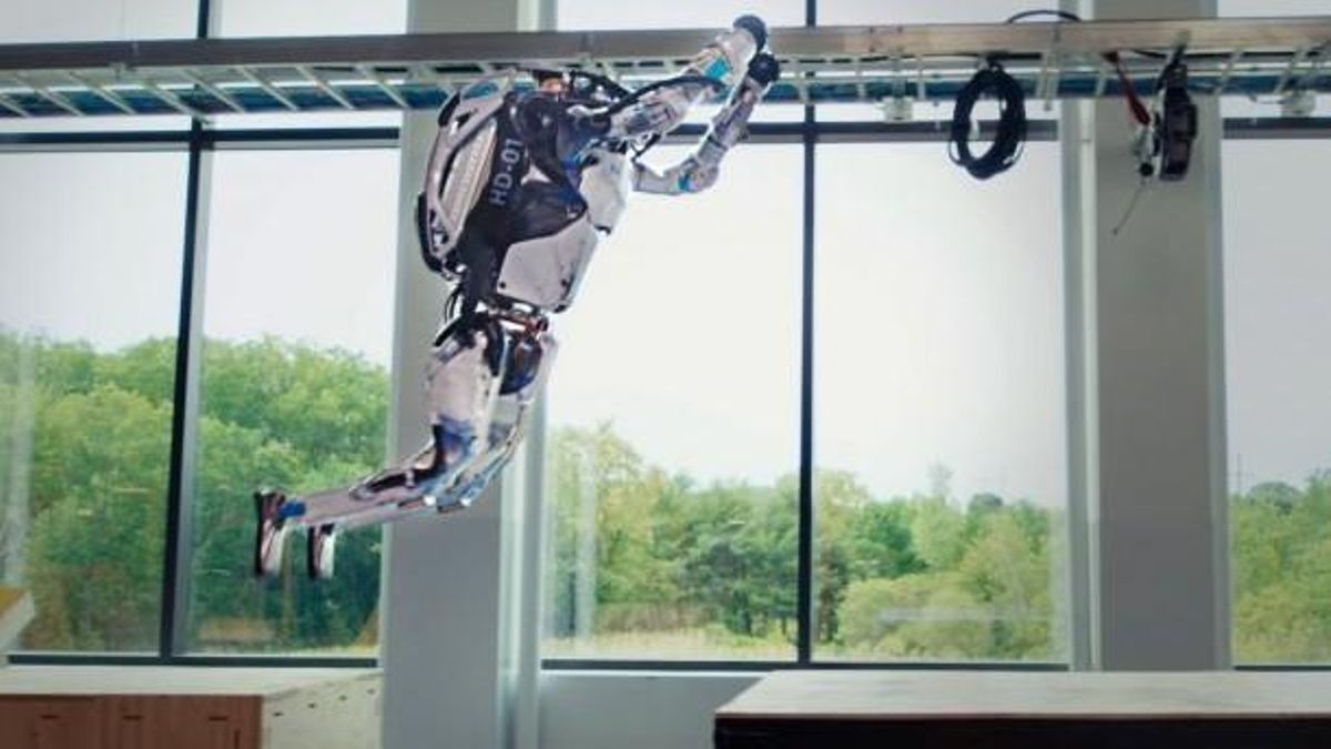 Atlas, el robot que fa salts mortals i fa complexos exercicis de parkour