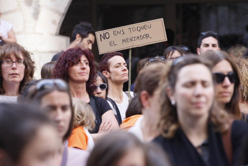 Pares i alumnes del Pla de l''Estany i el Gironès, reclamen gestionar els menjadors escolars