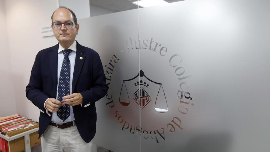 Los abogados de Alzira afean al TSJ que no recomiende la videoconferencia como en Madrid