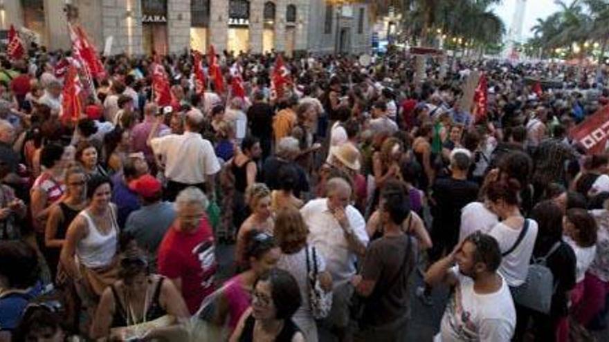 El Gobierno de Canarias abona la paga extra pendiente de 2012