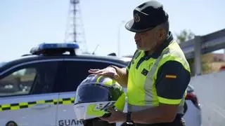 Vestirse para sobrevivir sobre dos ruedas: así cambia la seguridad de los motoristas desde el 1 de octubre