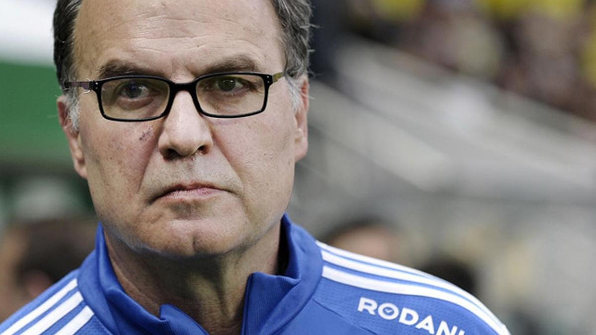 Marcelo Bielsa, con la selección mexicana entre manos