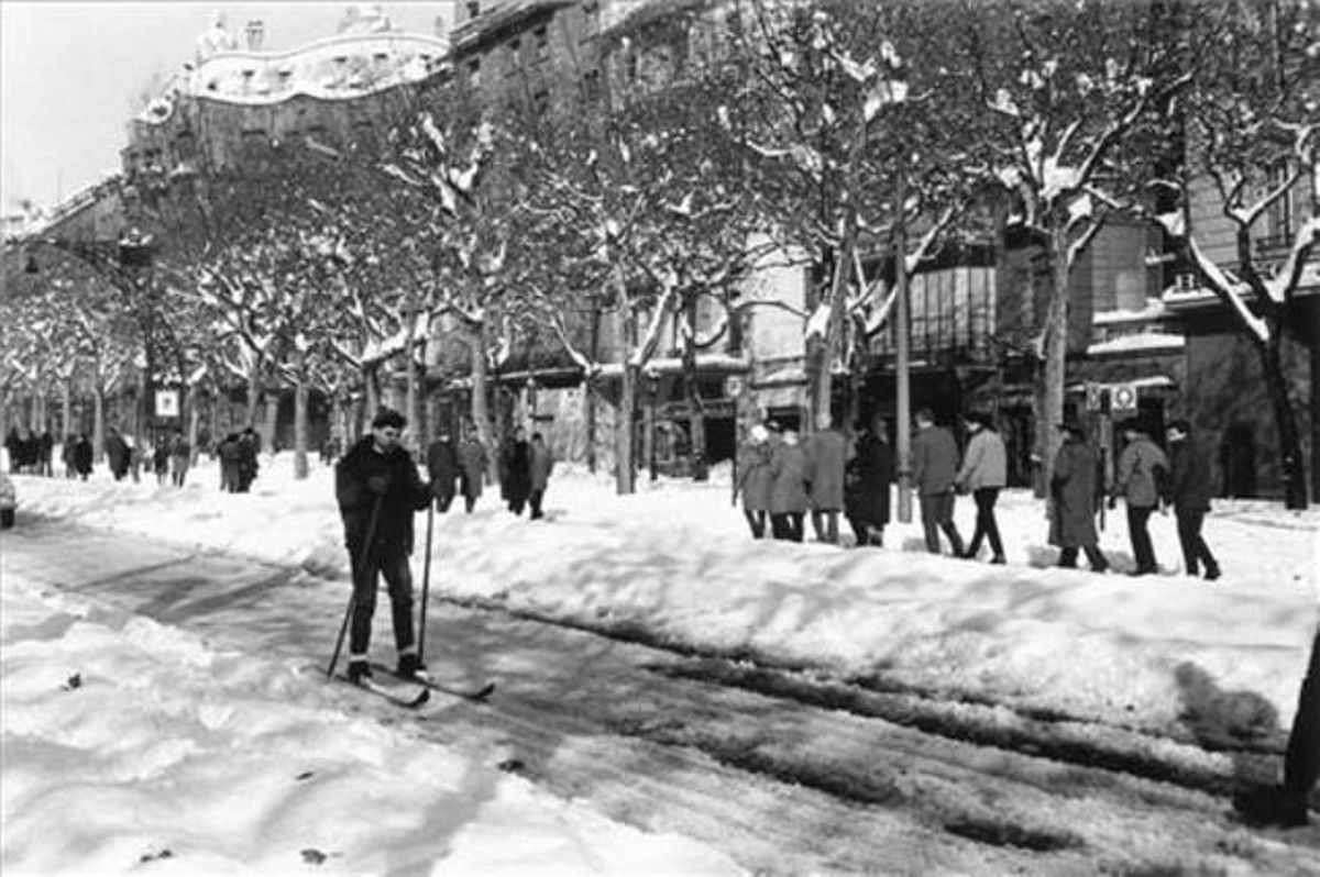 Passeig de Gràcia nevat, Barcelona, 1962.