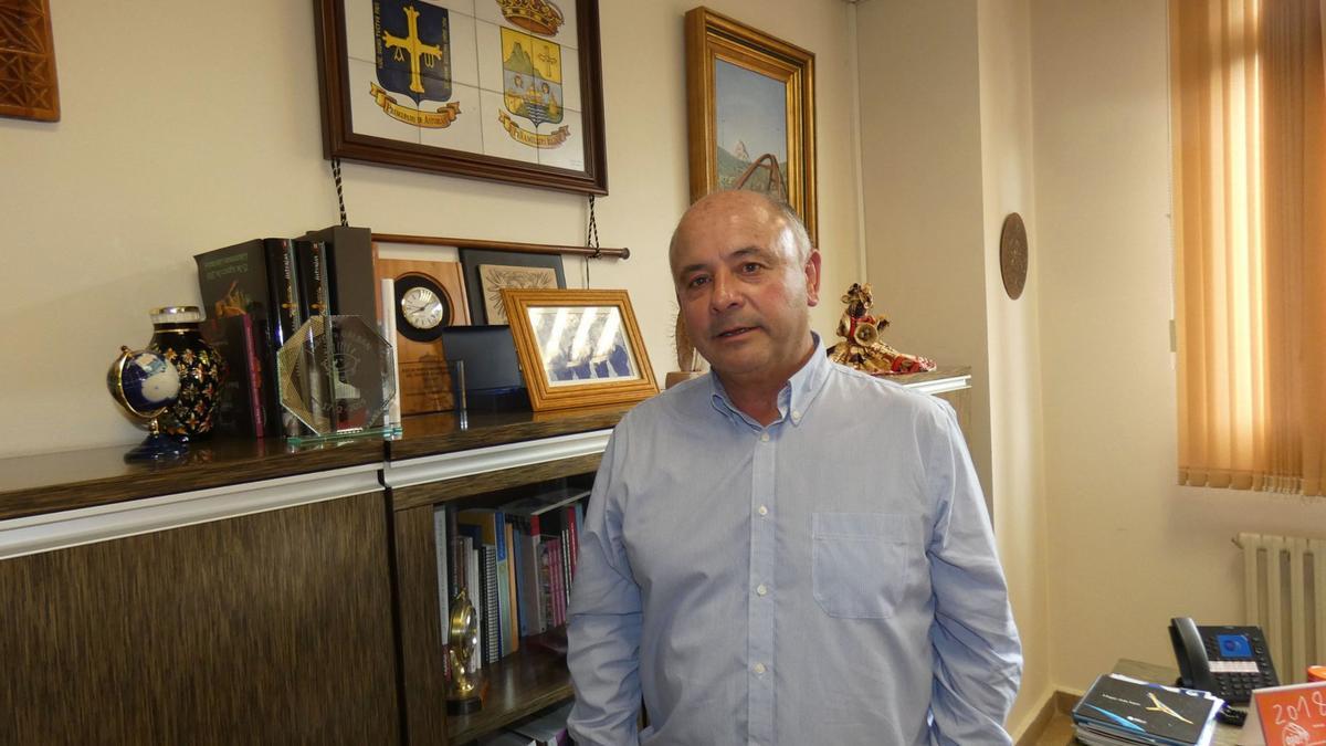 El Alcalde de Peñamellera Baja, José Manuel Fernández.