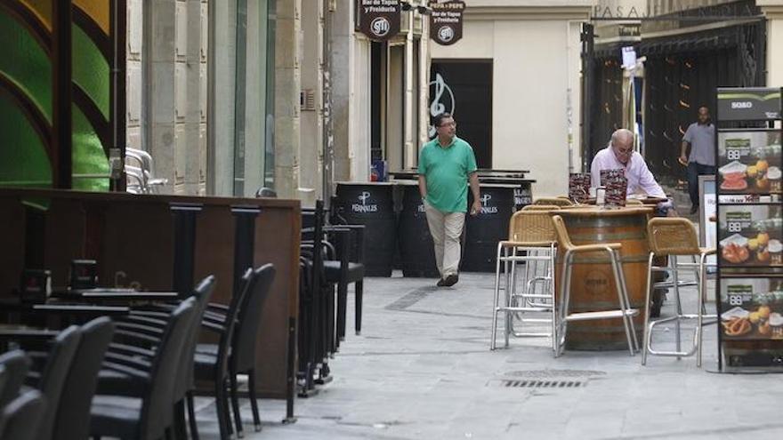 La proliferación de negocios de hostelería, en especial en el Centro, ha obligado al Ayuntamiento a reforzar la inspección para asegurar el cumplimiento de la ordenanza.