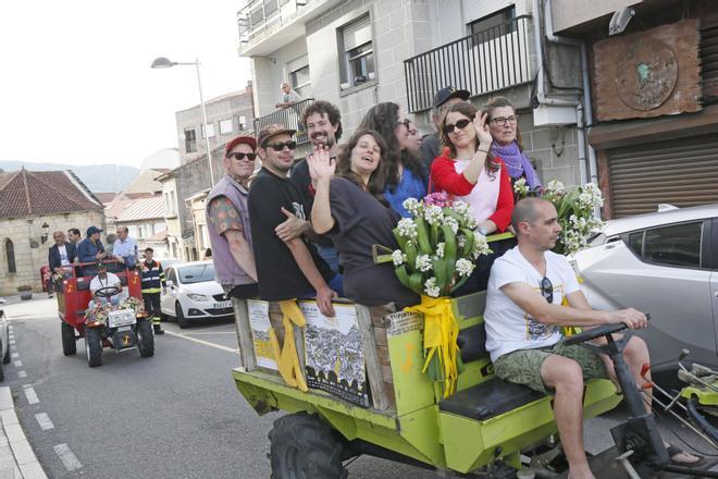 Con el desfile de 'chimpíns' arranca una nueva edición del Festival de Cans