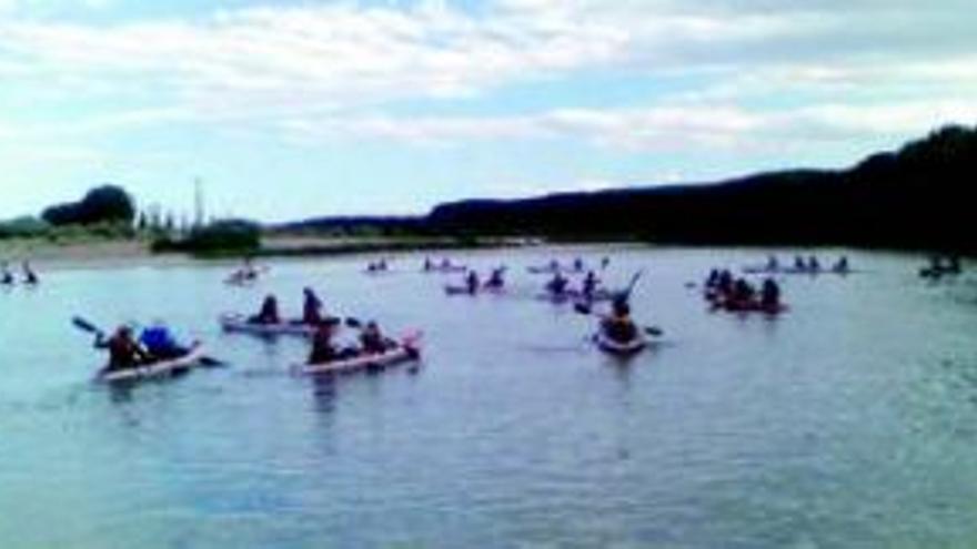 Vecinos de Sobradiel disfrutan de un descenso por el río Ebro