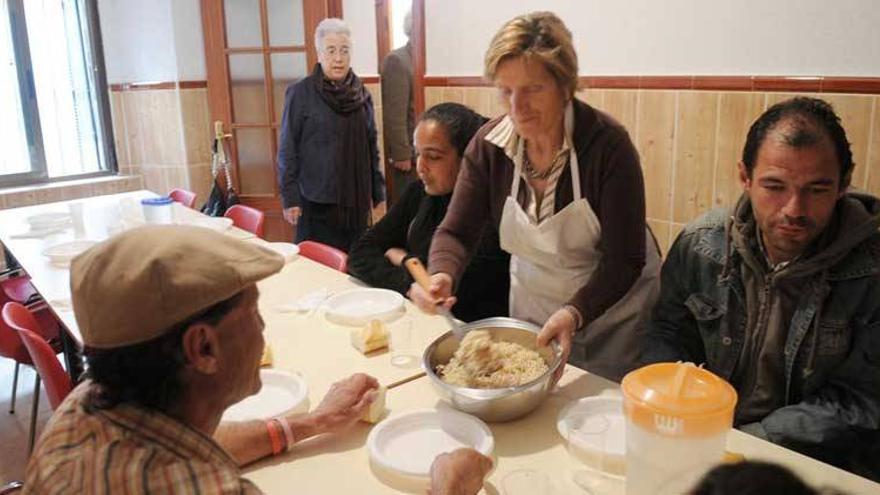 El comedor social de Cáritas Plasencia atiende a 140 familias al mes