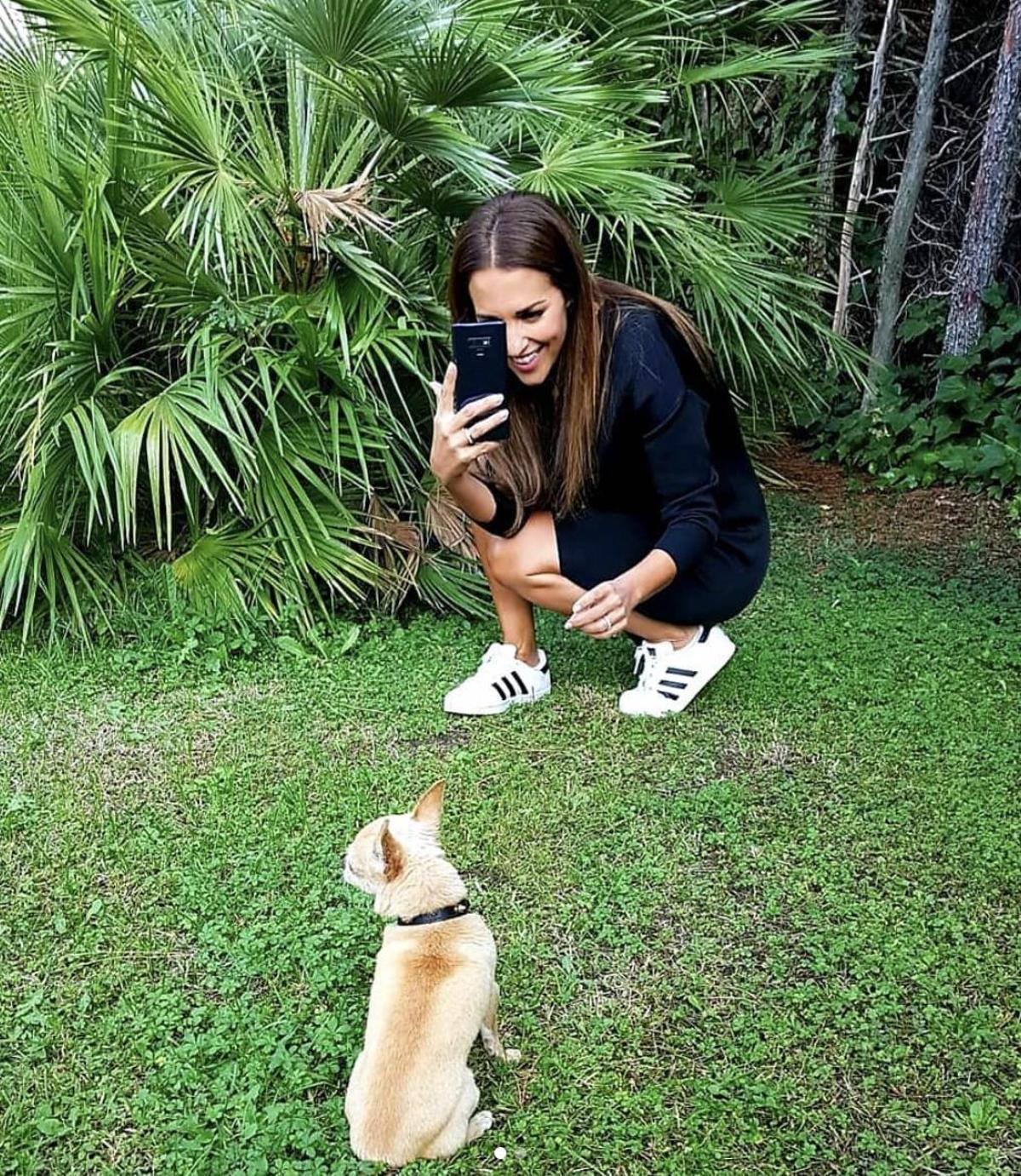 Paula Echevarría junto a la chihuahua Pepa