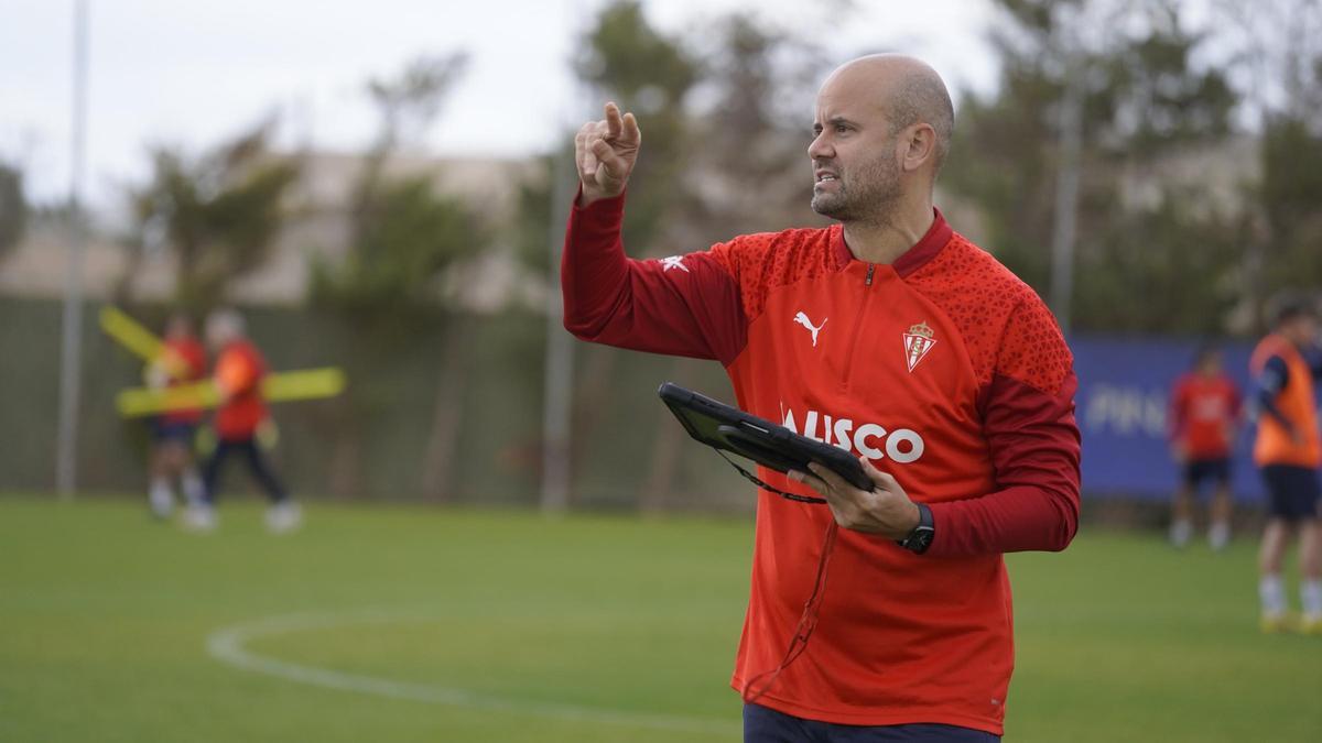 Miguel Ángel Ramírez, entrenador del Sporting de Gijón