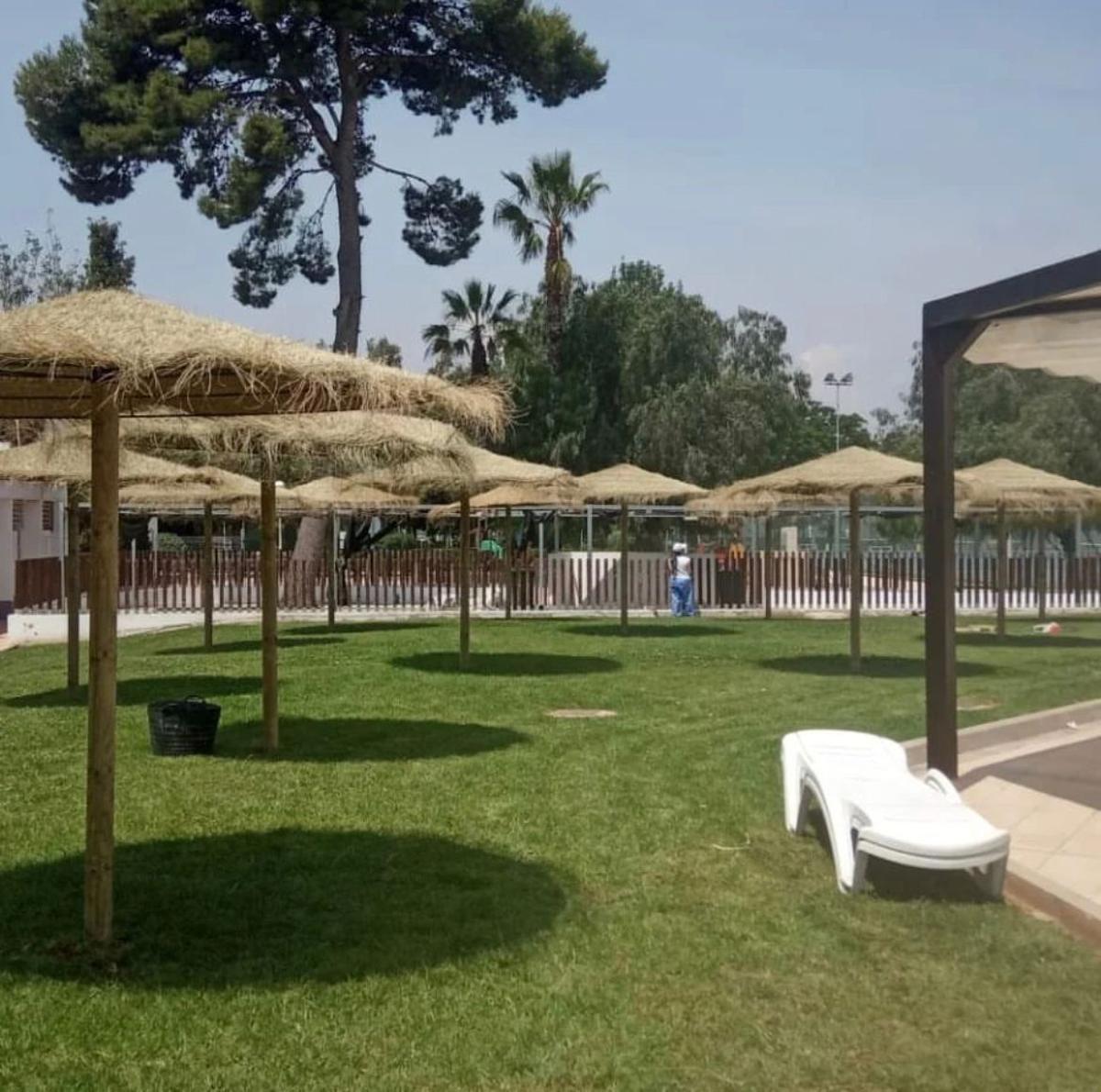 Mejora del área de descanso en la piscina de Catarroja.