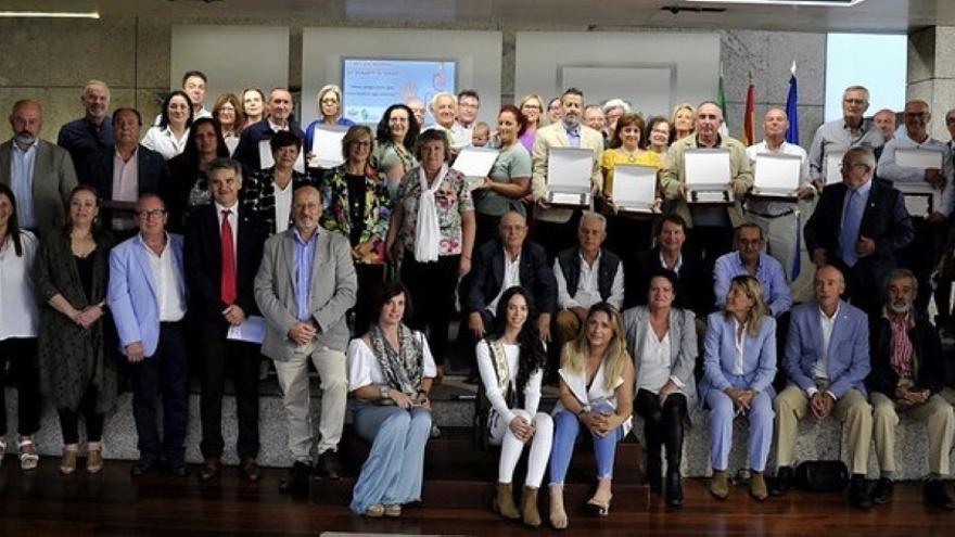 Autoridades, galardonados y miembros de las Hermandades de Donantes de Sangre de Extremadura.