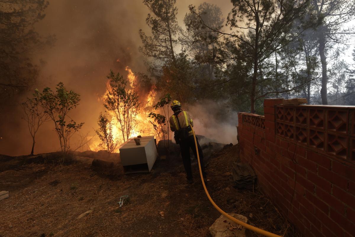 El incendio en El Pont de Vilomara, en imágenes