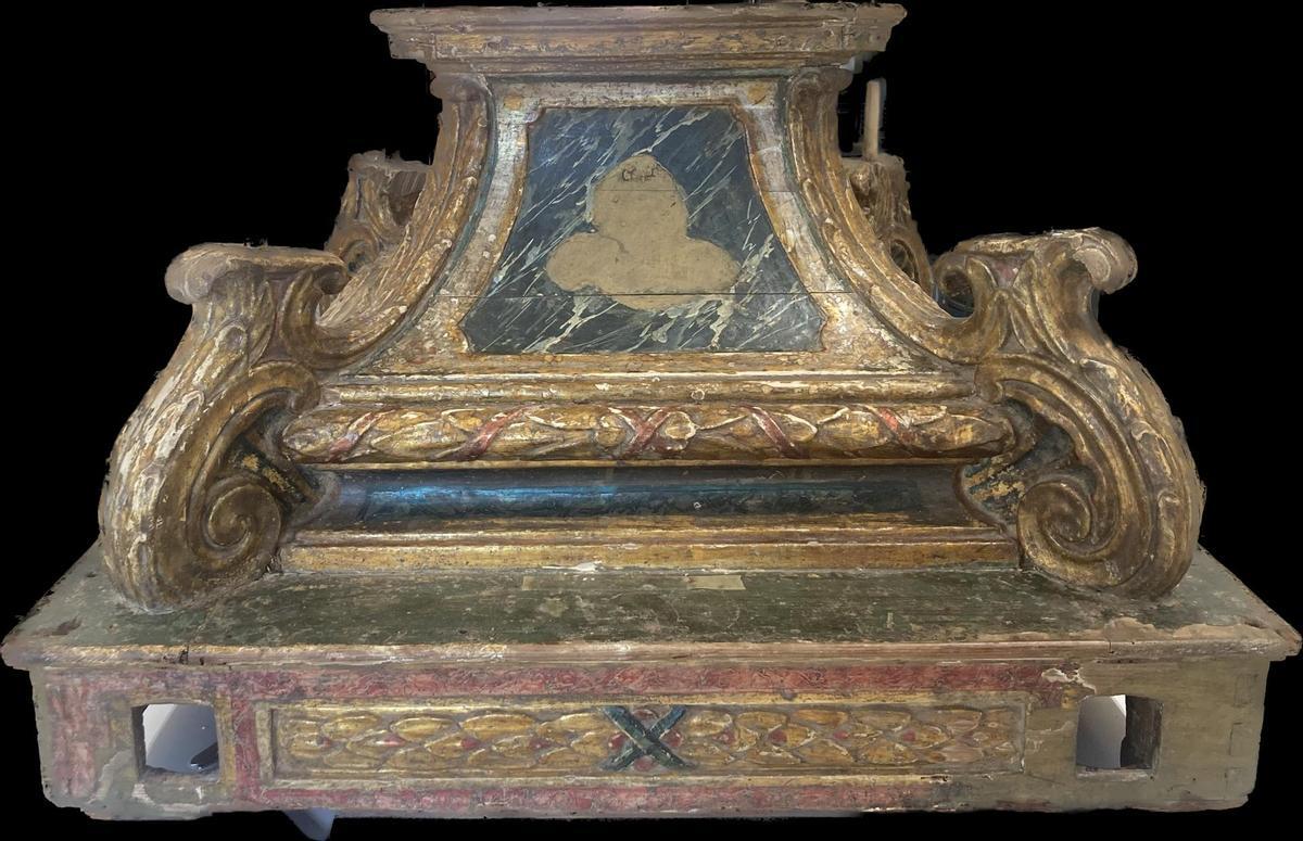 Peana Figueroles -en el centro, parte superior, donde iría el querubín (ángel)-.