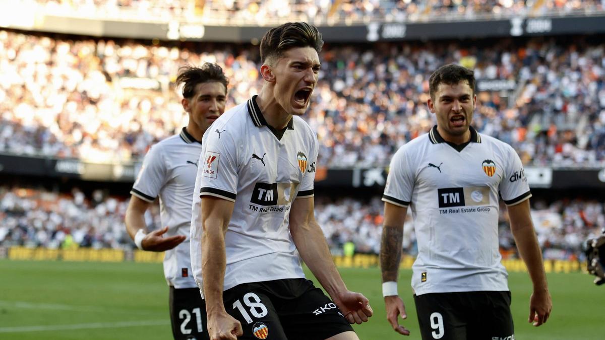 El Valencia busca tres puntos clave para meterse en Europa.