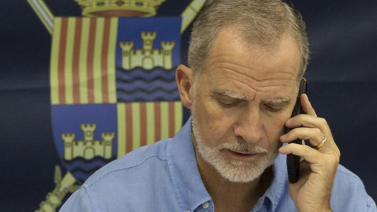El Rey, durante una de las llamadas realizadas desde la Comandancia de Baleares.